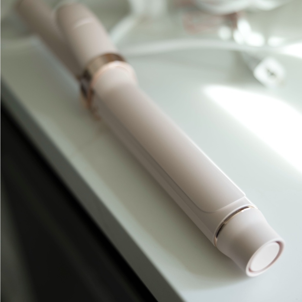 T3 1.5” Curling Iron in Rose Gold - Picture 2 of 5